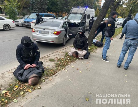 В Харькове посреди улицы задержали банду похитителей (фото, видео) 