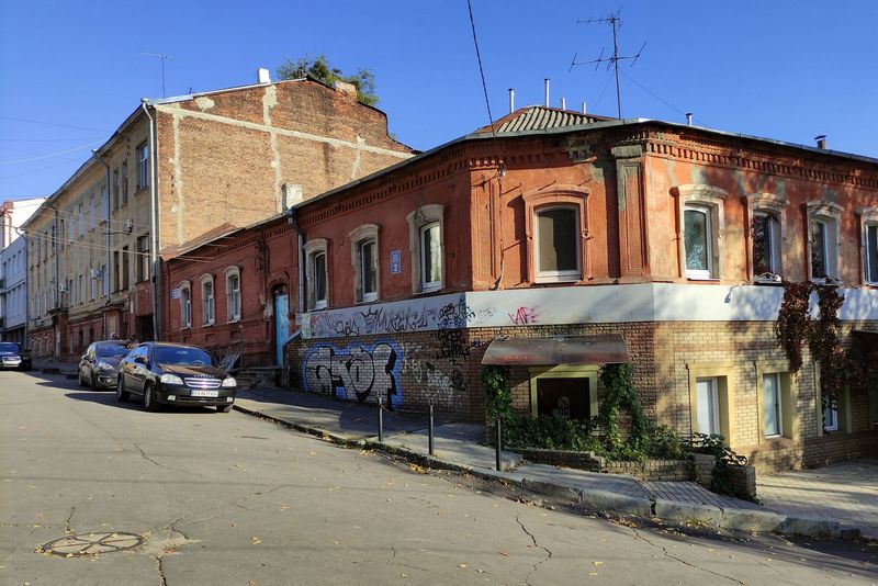 Угол театрального переулка и улицы Девичьей в Харькове
