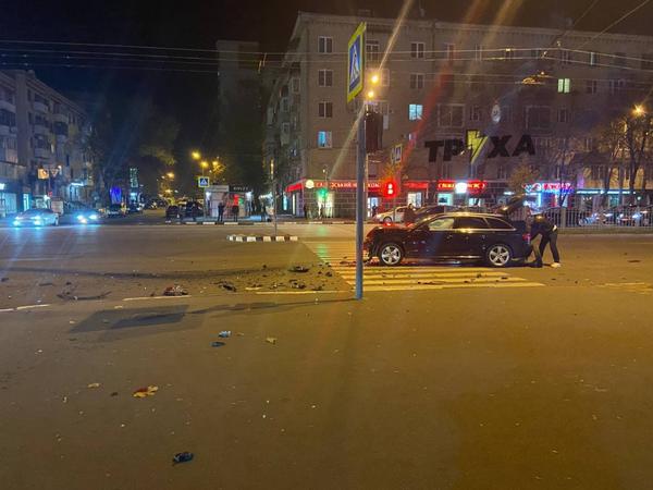 Серьезное ДТП в Харькове: машину несло прямо на пешеходов (фото, видео)