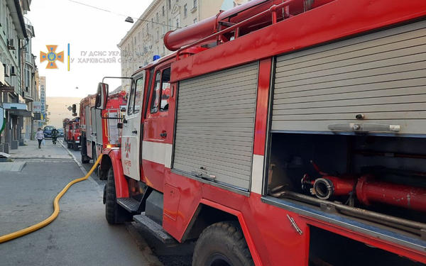 Пожар в Харькове: машины спасателей не могли оперативно добраться к месту ЧП (фото, видео)