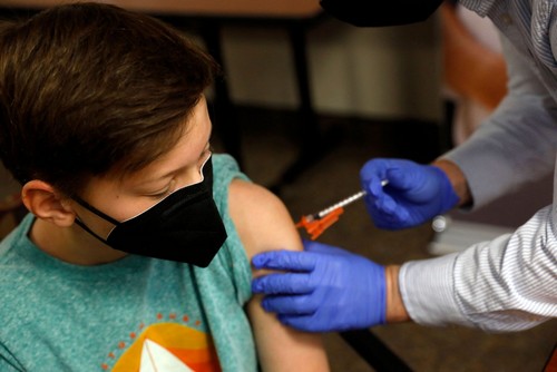 В Украине начнут вакцинировать детей от коронавируса: что нужно знать