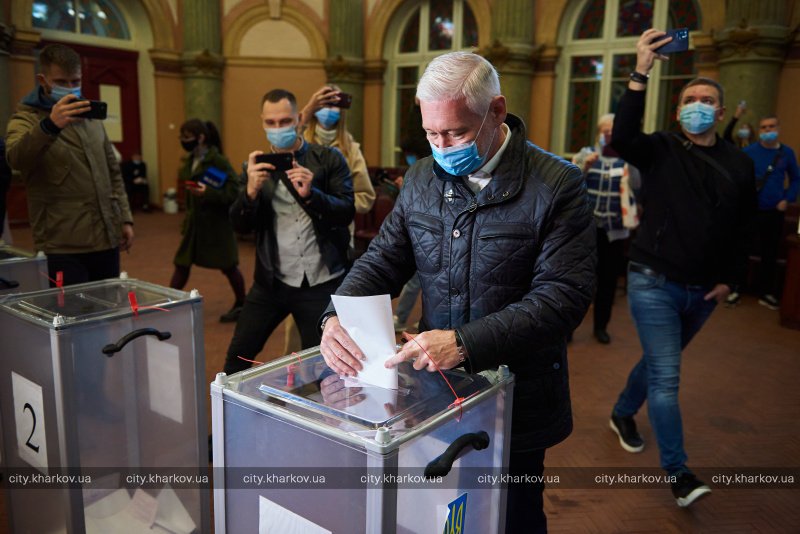 Игорь Терехов проголосовал на выборах мэра Харькова (видео)