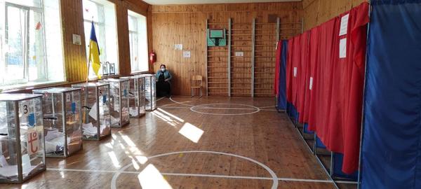 Выборы мэра Харькова: промежуточная явка избирателей (фото)