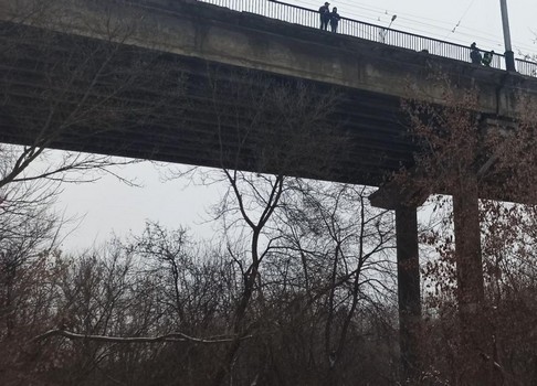 В Харькове под мостом обнаружили труп 