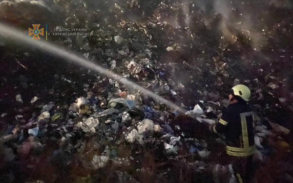 Под Харьковом горят тонны мусора (фото)