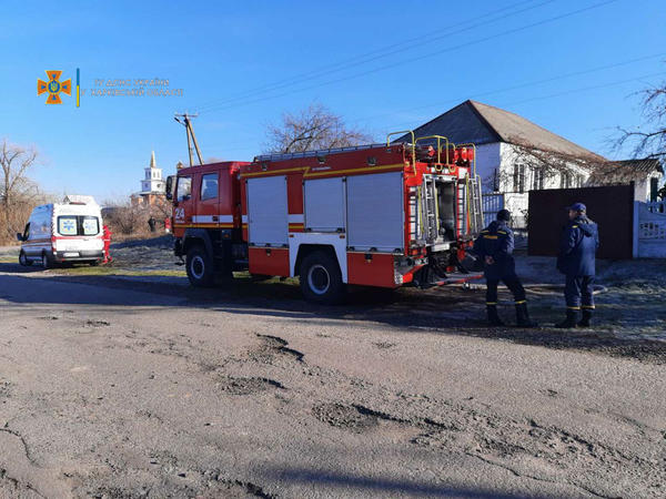 Происшествие на Харьковщине: на диване в частном доме обнаружили труп мужчины (фото)