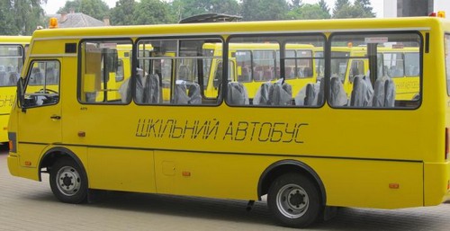 Требуют привезти обратно: как на Харьковщине территориальные громады получают школьные автобусы
