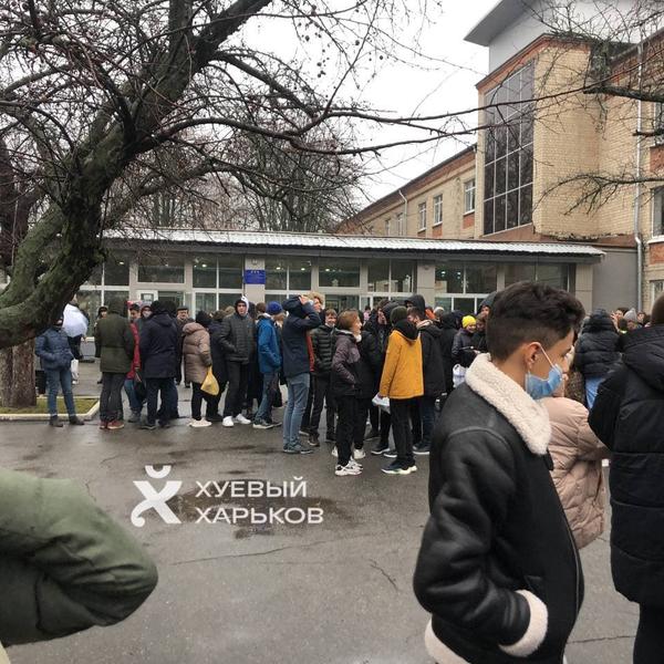 В школах Харькова экстренно прервали занятия (видео)