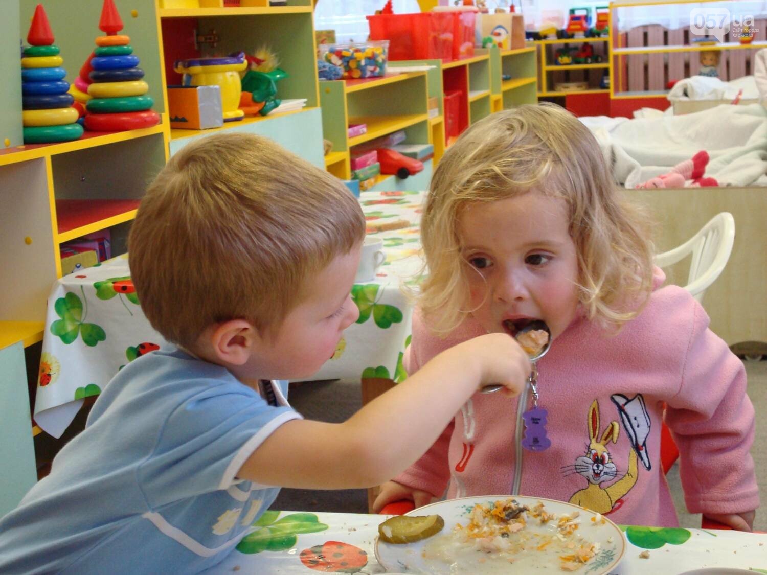 Мясной мусс, бигос и банош. Чем будут кормить детей в харьковских детских садах с нового года (фото)
