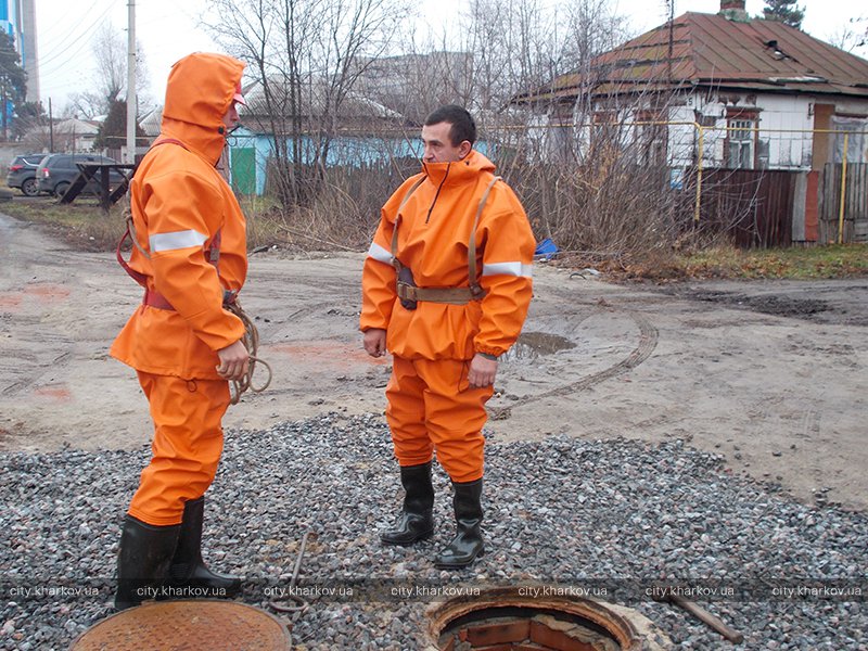 Харьковские коммунальщики облачились в новую униформу (фото)