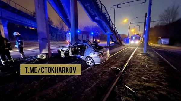 ДТП в Харькове: изувеченная машина преградила путь трамваям, есть пострадавшие (фото, видео)