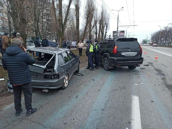 Серьезное ДТП в Харькове: мужчина получил многочисленные травмы (фото)