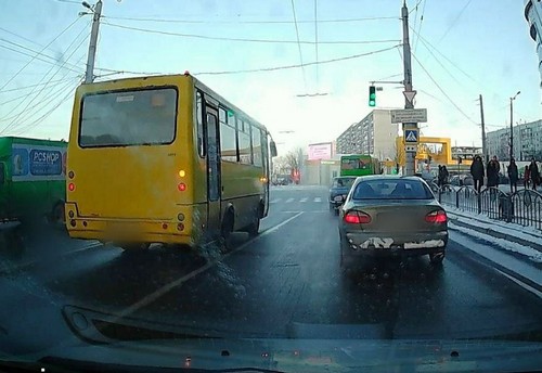 В Харькове водителя заставили пожалеть о своем поступке (фото) 