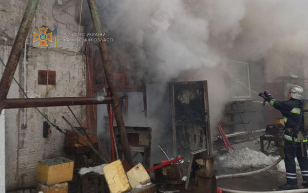 В Харькове на коммунальном предприятии случилось ЧП: на место вызвали спасателей (фото)