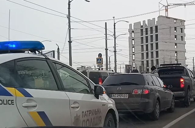 Харьковчанин в "тундре" попал в неприятную ситуацию (фото, видео)