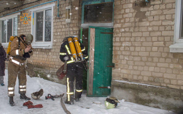 ЧП на Харківщині: чоловік задихався посеред своєї кухні