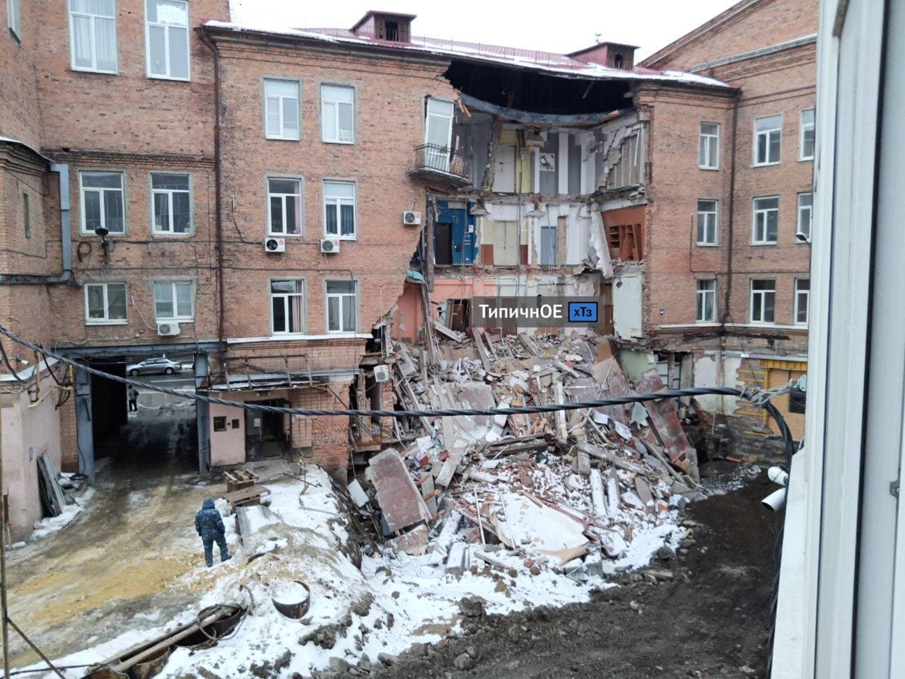 В Харькове рухнула стена здания: стали известны подробности (фото)