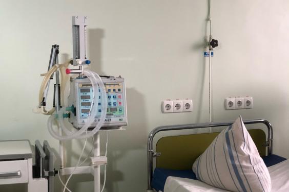 В больницах Харьковщины, принимающих пациентов с коронавирусом, нашли серьезные нарушения (видео)