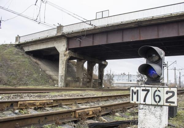 Женщина прыгнула с моста в Харькове