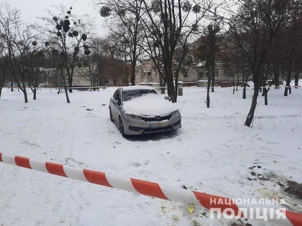 В Харькове в припаркованной машине обнаружили тело мужчины с пулей в груди