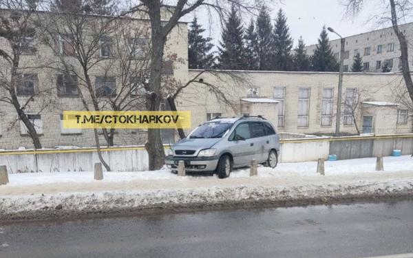 В Харькове бездомный решил покататься на чужой машине и устроил форсаж на дороге (фото)