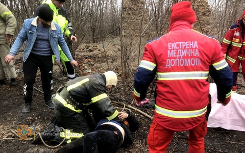 Молода жінка провалилася під землю на Харківщині (фото)