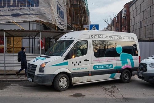 В Харькове продолжает бесплатно работать такси для людей с инвалидностью. Контакты