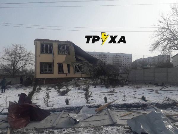 Сильный взрыв под Харьковом: под ударом оказались здания автовокзала и СБУ (фото, видео)