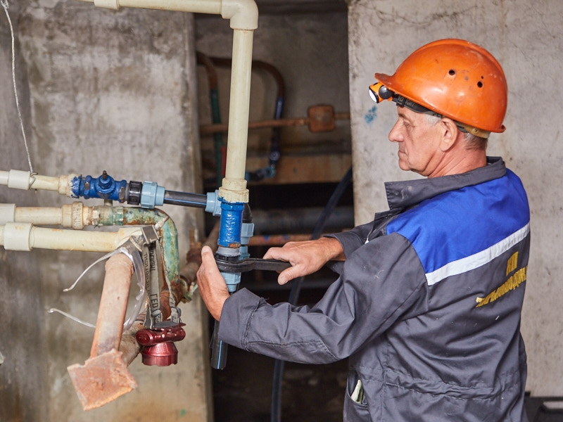 Харьковские коммунальщики продолжают восстановительные работы после обстрелов