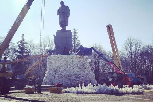 Харьковские монументы спасают от возможного разрушения