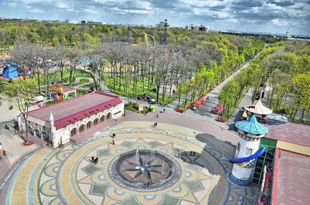 Харьковские озеленители проделали долгий путь, чтобы привести в порядок парк Горького (фото)