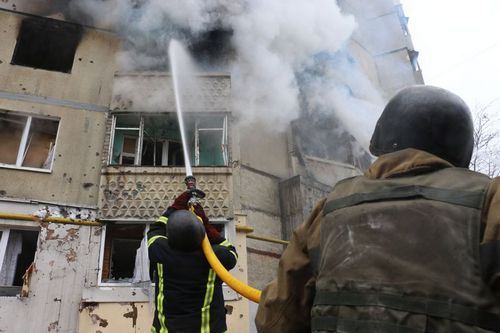 Обстрелы Харькова: в городе загорелись несколько домов (фото)