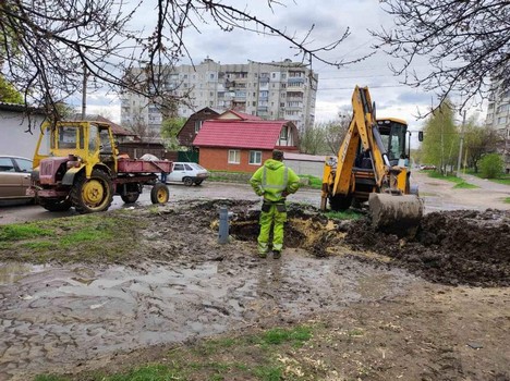 Харьковские коммунальщики продолжают восстановительные работы после обстрелов (фото) 