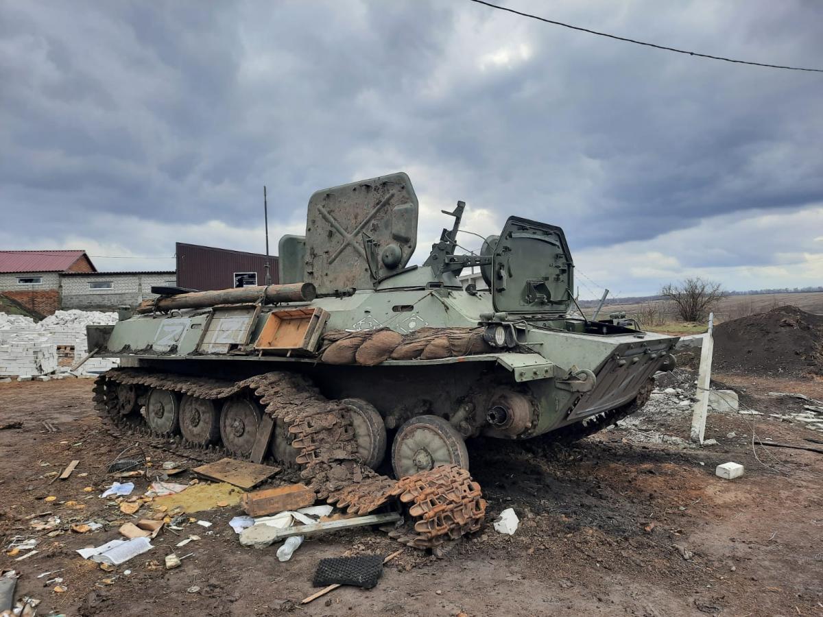 В поселке на Харьковщине оккупанты развернули пункт ремонта поврежденной техники