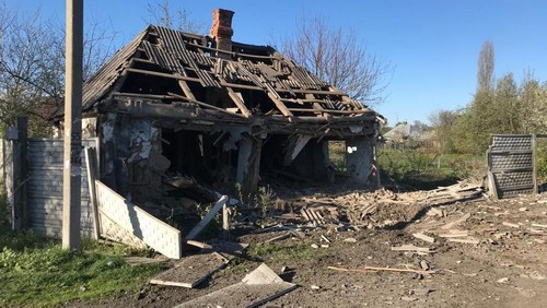 Два дома разбиты до основания: обстрел Золочева (фото)