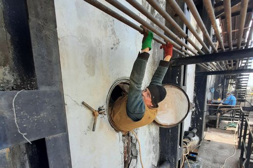 Коммунальщики восстанавливают горячее водоснабжение в Харькове (фото)