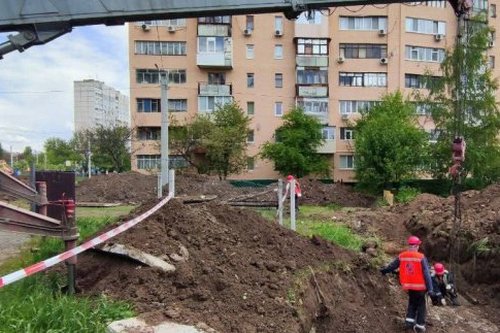На Салтовке коммунальщики восстанавливают поврежденную боями инфраструктуру (фото)