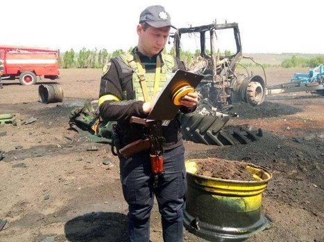 На Харьковщине в трактор влетела ракета: тракторист чудом выжил (фото)
