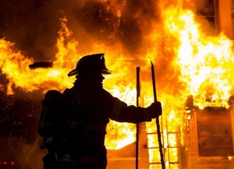 У місті на Харківщині понад п’ять годин гасили пожежу, спричинену ворогом