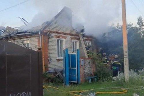 Предприятие и дома горели после обстрелов на Харьковщине
