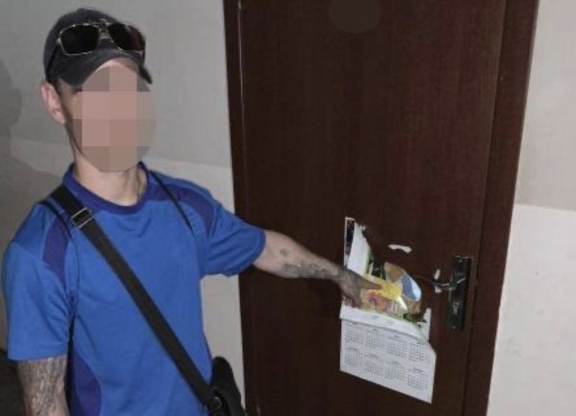В Харькове поймали мужчину, который открыл дверь ножом (фото)