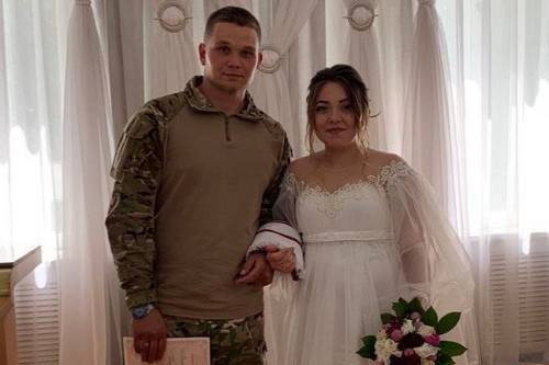 В военном Харькове невесты одевают свадебные наряды ( фото)
