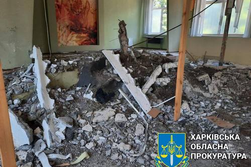 Харьковскую школу российские военные бомбили четыре раза (фото)