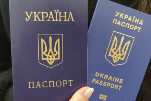 Паспорта украинцы смогут оформить за рубежом. Когда и куда обращаться