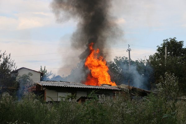 У селищі під Харковом через обстріли сталося 16 пожеж за добу (фото)