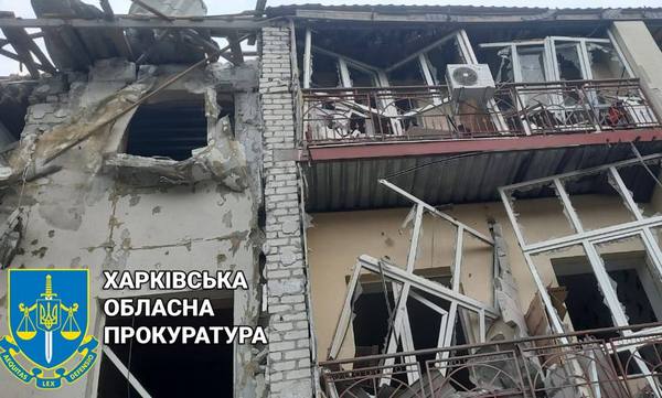 Обстріл житлового будинку в Харкові: фото наслідків