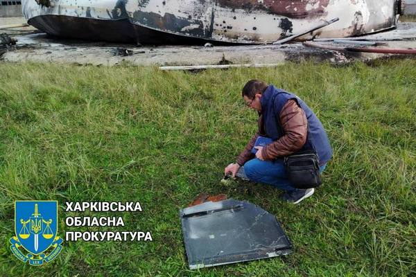 Частини дрона: прокуратура оприлюднила фото з місця вибухів у Харкові