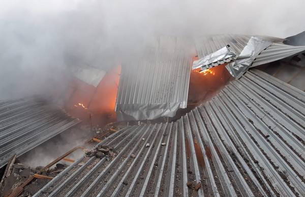 Ворожі удари по Харківщині: де сталися пожежі (фото)