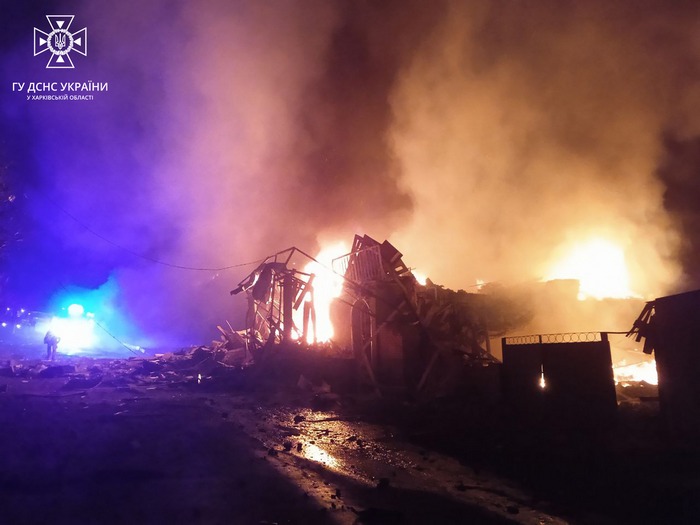 Удар по місту на Харківщині: знищено магазин (фото)