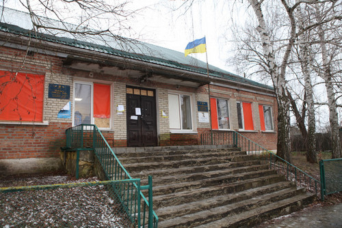 Енергетики відновили знищену електромережу у прикордонному селі на Харківщині (фото)